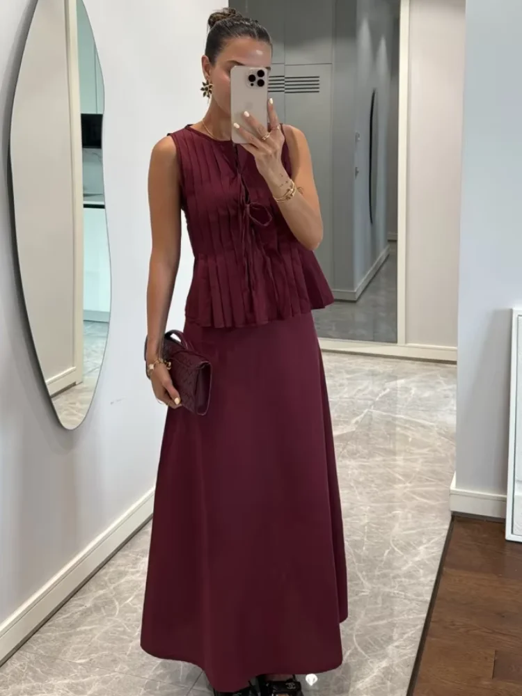 Casual Wine Red Lace Up Pleat Hem Vest Skirt Suit Women Chic Sleeveless Round Neck Maxi Skirt Set 2025 Summer Party Lady Outfits
Casual Wine Red Lace Up Pleat Hem Vest Skirt Suit Women Chic Sleeveless Round Neck Maxi Skirt Set 2025 Summer Party Lady Outfits