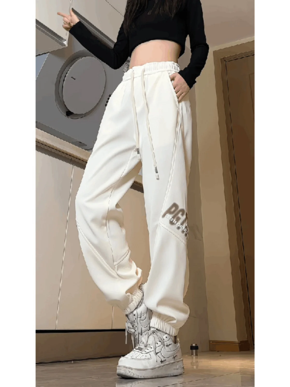 Мужские повседневные брюки цвета хаки, весенне-осенние свободные спортивные брюки с манжетами, американские брюки в стиле High Street, свободные спортивные штаны в стиле ретро
Мужские повседневные брюки цвета хаки, весенне-осенние свободные спортивные брюки с манжетами, американские брюки в стиле High Street, свободные спортивные штаны в стиле ретро