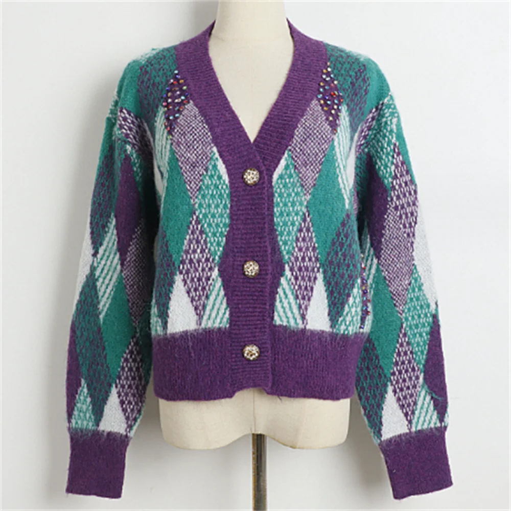 plaid thick sweater autumn and winter new bead loose short V-neck knitted cardigan jacket
plaid thick sweater autumn and winter new bead loose short V-neck knitted cardigan jacket