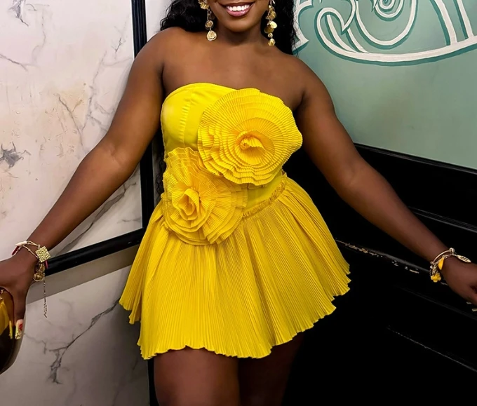 Sweet and fresh large chest flower decoration strapless high waist pleated A-line dress short skirt women's summer dress
Sweet and fresh large chest flower decoration strapless high waist pleated A-line dress short skirt women's summer dress