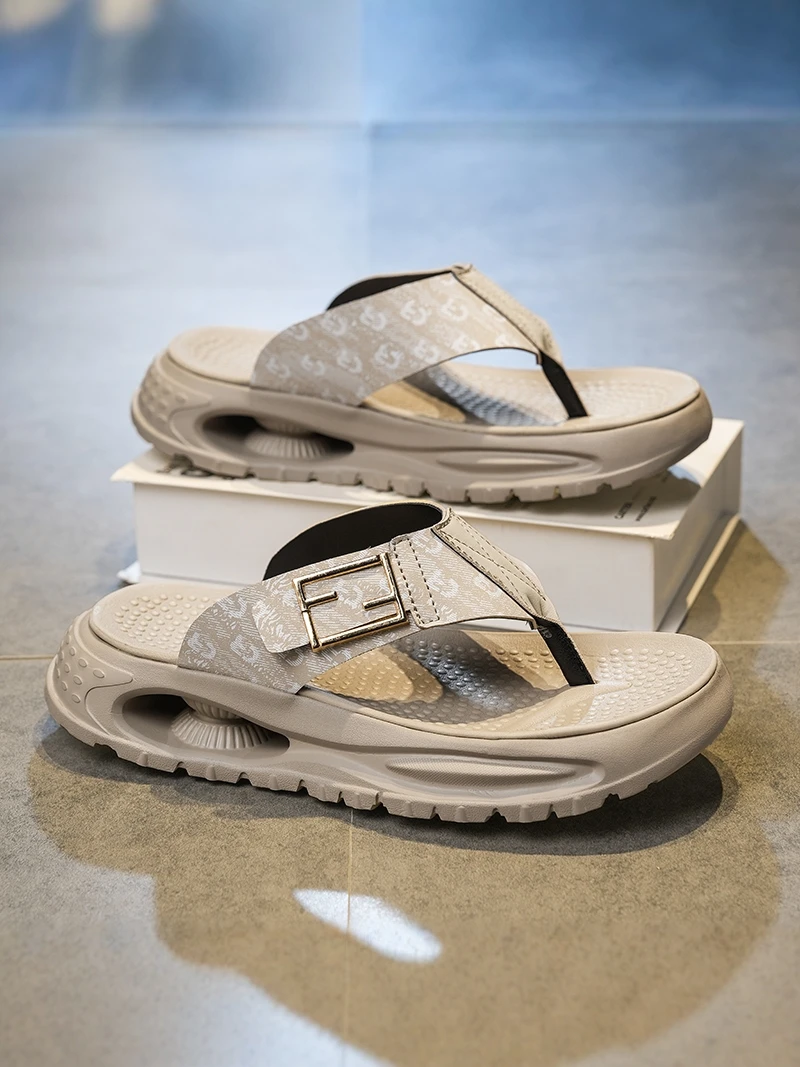 Men's Summer 2026 New Outdoor Wear Anti-Slip Soft Bottom Sandals Thick Bottom Casual Luxury Beach Slippers Easy to Wear Slippers
Men's Summer 2026 New Outdoor Wear Anti-Slip Soft Bottom Sandals Thick Bottom Casual Luxury Beach Slippers Easy to Wear Slippers