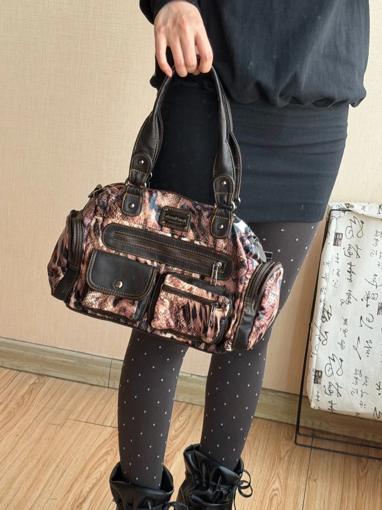 Original Hot Girl Punk Multi-pocket Motorcycle Bag Large-capacity Hand-held Crossbody Bags for Women
Original Hot Girl Punk Multi-pocket Motorcycle Bag Large-capacity Hand-held Crossbody Bags for Women