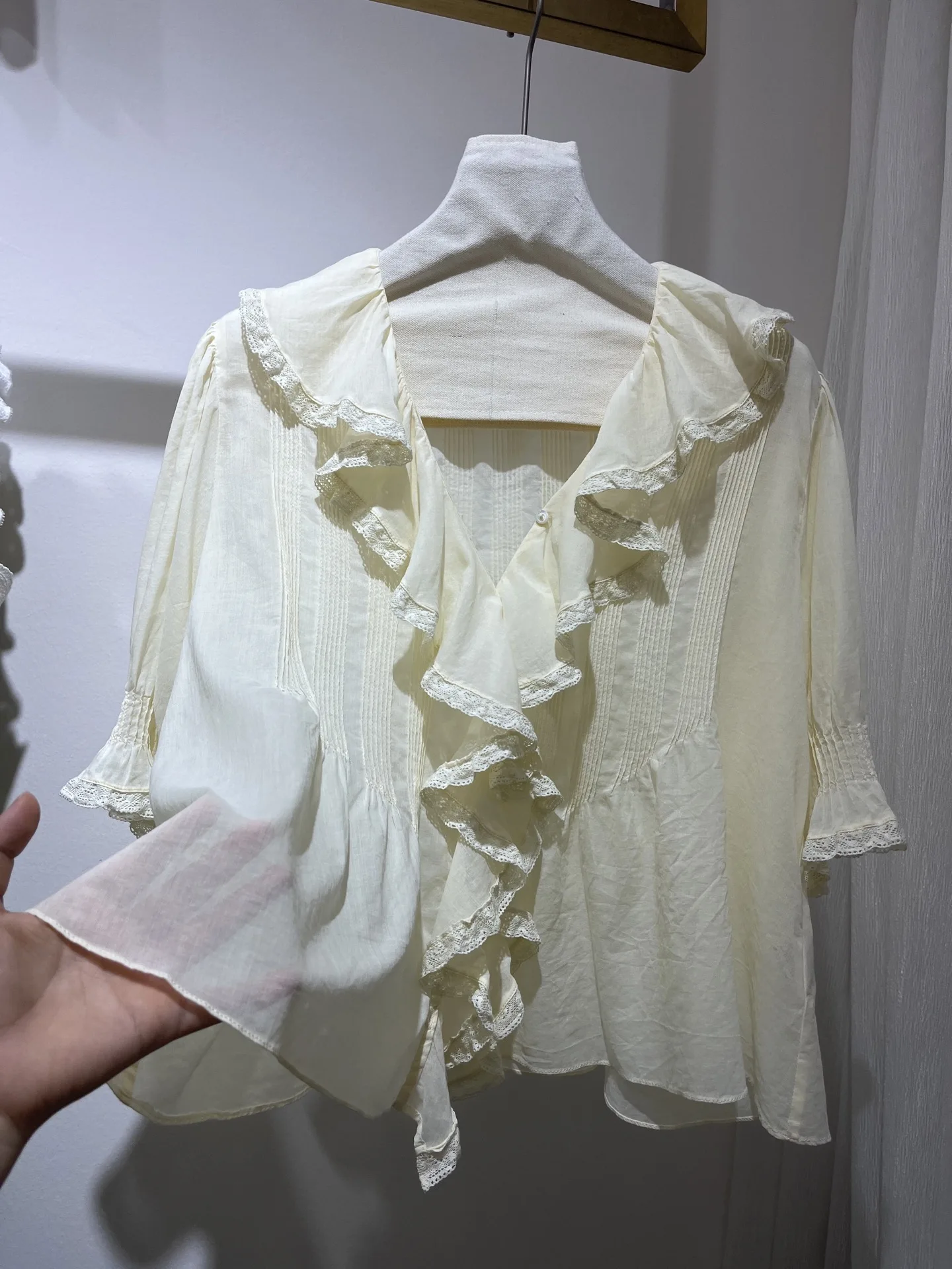 Light Yellow Short Sleeve Ruffles Frilled Lantern Sleeve Blouse Tops 2025 New Design
Light Yellow Short Sleeve Ruffles Frilled Lantern Sleeve Blouse Tops 2025 New Design