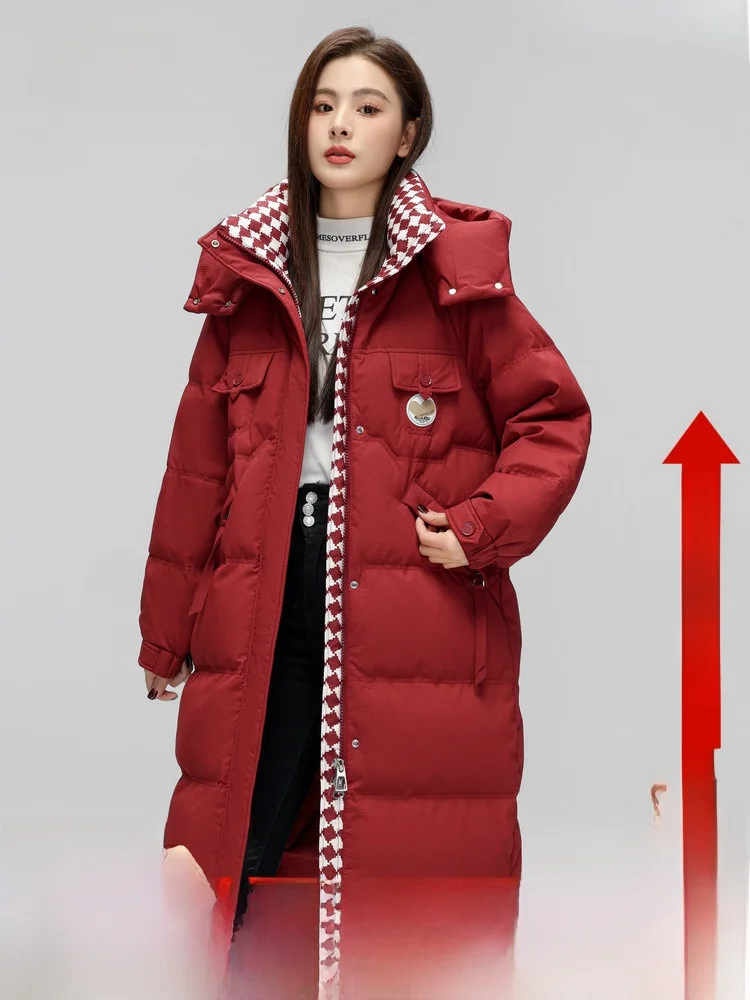 Snowy Flight 2024 Winter Women's Long Thiened down Jaet Removable Hat Cheered Pattern Faionable Warm Du down Coat
Snowy Flight 2024 Winter Women's Long Thiened down Jaet Removable Hat Cheered Pattern Faionable Warm Du down Coat