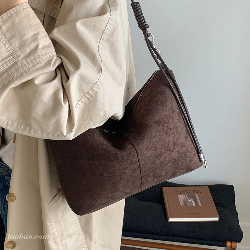 Autumn Winter Women's Single Shoulder Underarm Bag Retro Faux Suede Handbag Korean Simple Versatile Crossbody Bags
Autumn Winter Women's Single Shoulder Underarm Bag Retro Faux Suede Handbag Korean Simple Versatile Crossbody Bags