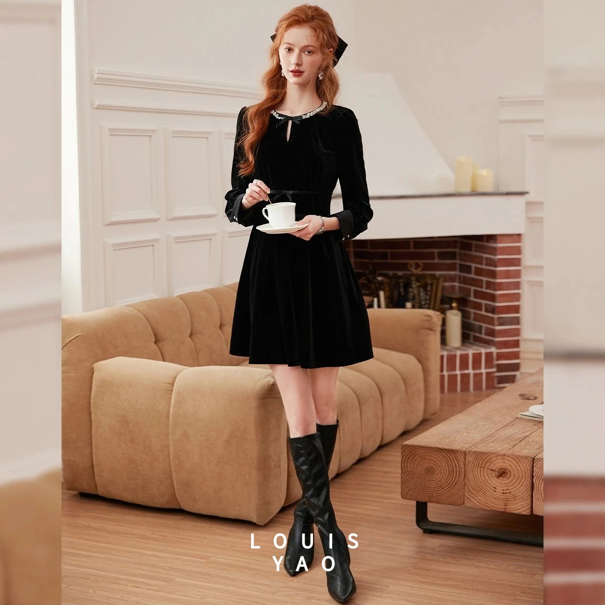LOUISYAO Bow Bead Chain Splicing Dress Women 2025 Autumn Round Neck Long Sleeve Slim Black Dress Casual Office Outfits
LOUISYAO Bow Bead Chain Splicing Dress Women 2025 Autumn Round Neck Long Sleeve Slim Black Dress Casual Office Outfits