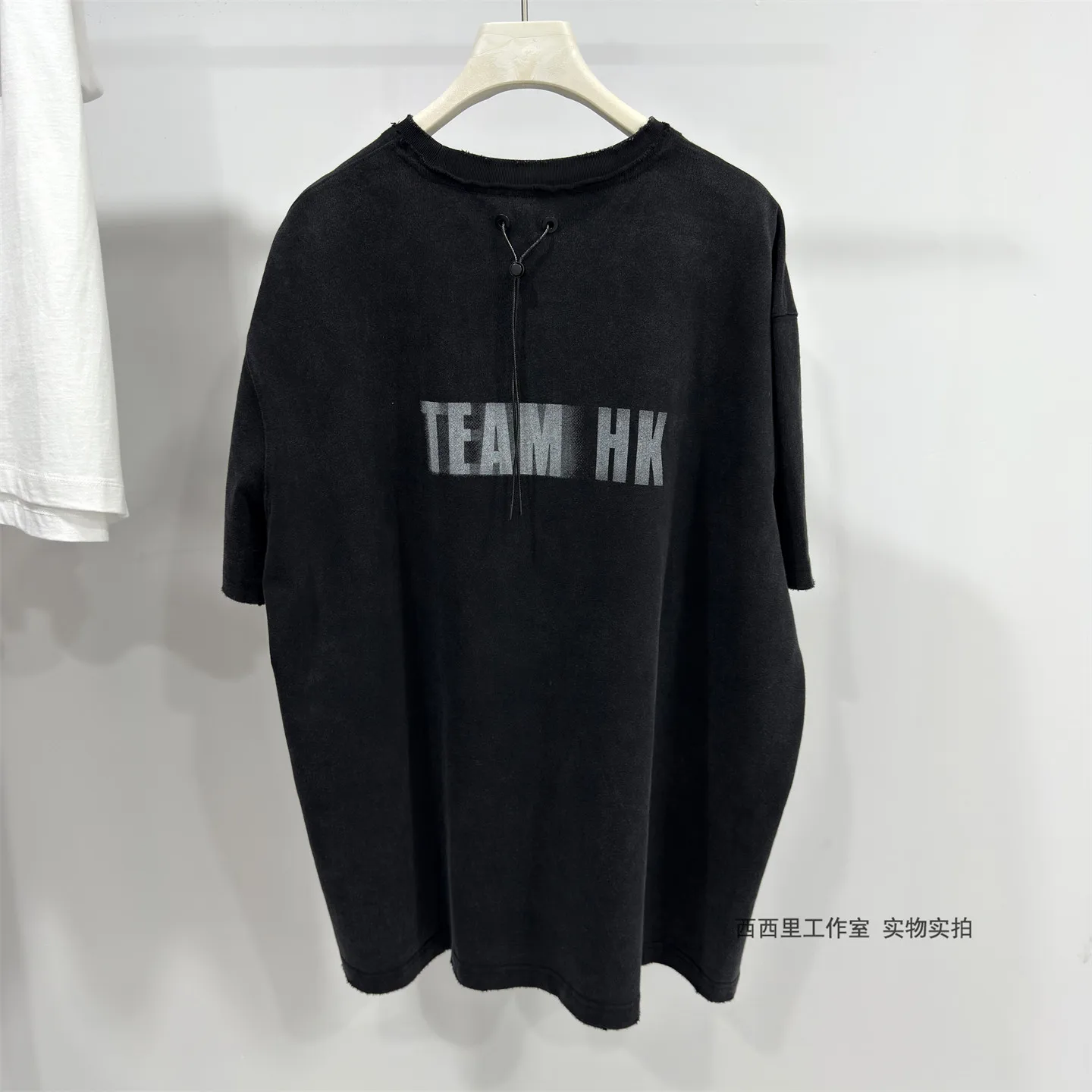 TEAM letter print HK limited edition washed water retro old half-sleeved cotton T-shirt
TEAM letter print HK limited edition washed water retro old half-sleeved cotton T-shirt