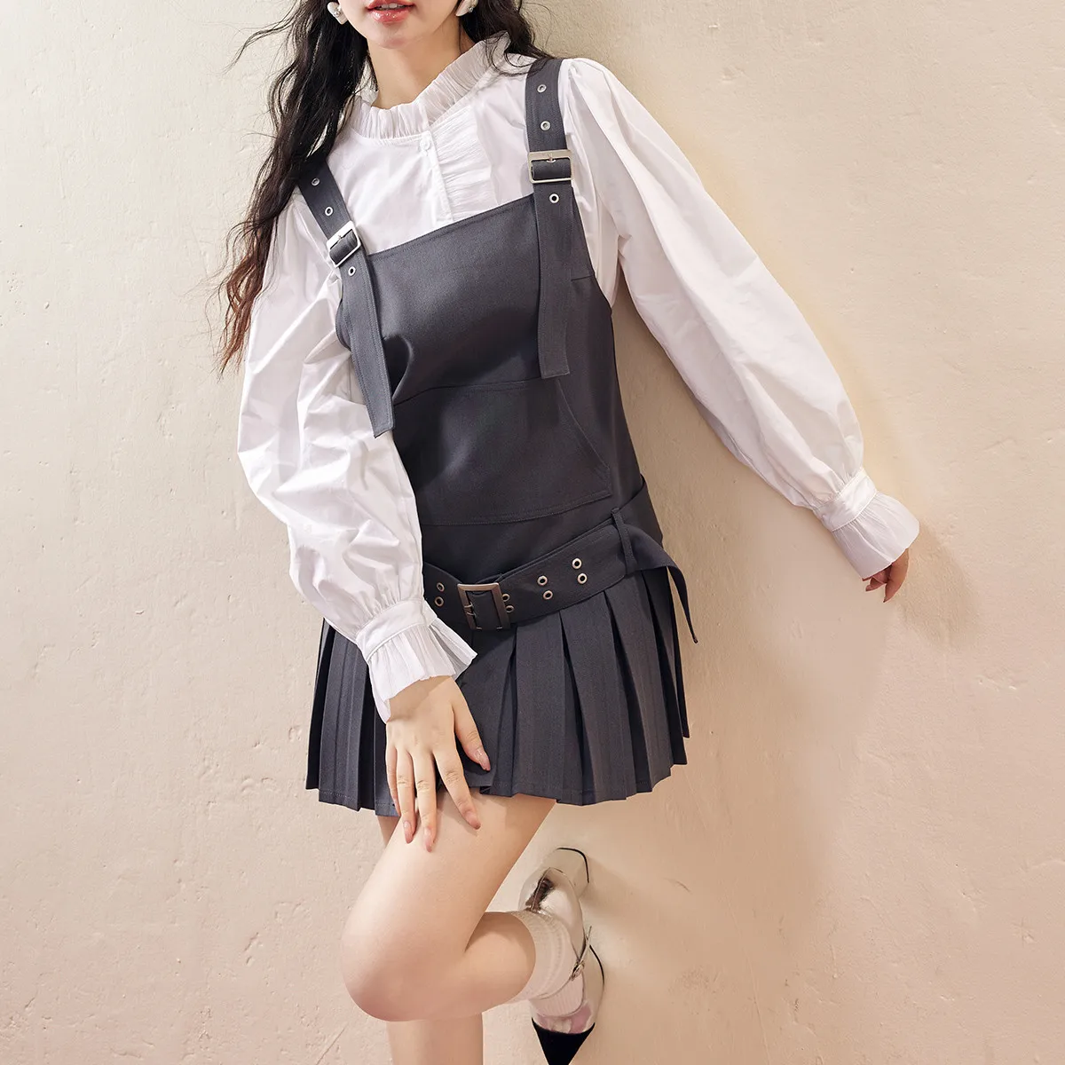 Spring and summer slimming dresses with belts, belted pleated blouse and skirt, short style short dress.LA92533Q
Spring and summer slimming dresses with belts, belted pleated blouse and skirt, short style short dress.LA92533Q