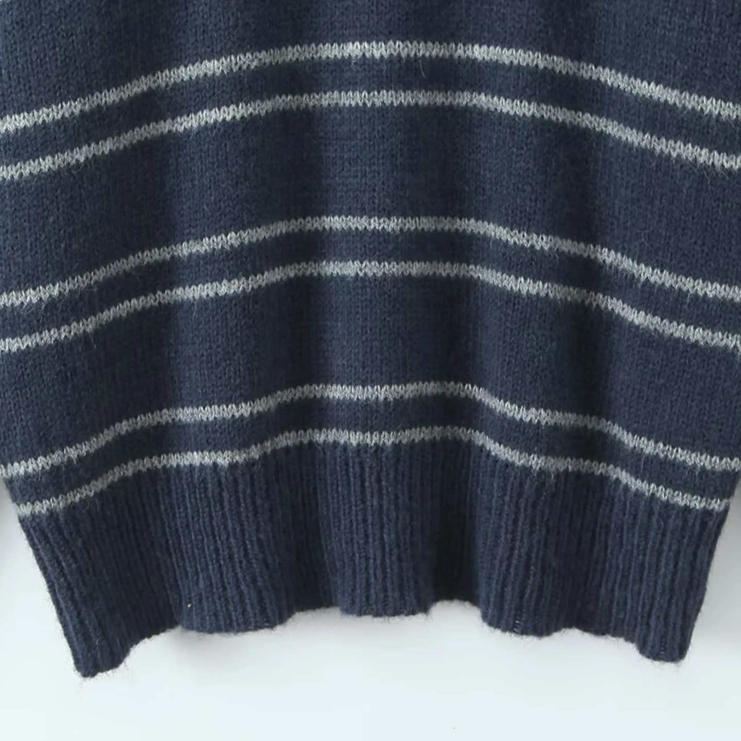 Свободный вязаный женский топ в полоску Ne Faionable, универсальный, новинка осени 2025 Z, повседневный длинный топ из полиэстера
Свободный вязаный женский топ в полоску Ne Faionable, универсальный, новинка осени 2025 Z, повседневный длинный топ из полиэстера