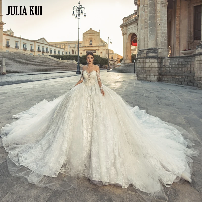 Julia Kui Graceful Lace Ruffy Ball Gown Wedding Dresses With Long Train Full Sleeves Beading Appliques Embroidery Bridal Skirts
Julia Kui Graceful Lace Ruffy Ball Gown Wedding Dresses With Long Train Full Sleeves Beading Appliques Embroidery Bridal Skirts