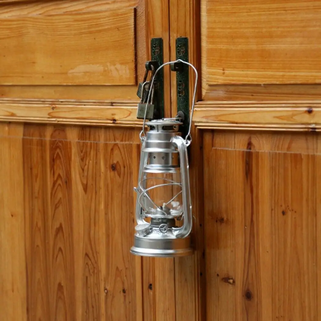 Retro Lantern Home Table Decoration Lamp Outdoor Picnic Hand-Held Lights Metal Hurricane Oil For Dinner Decoration Lamps
Retro Lantern Home Table Decoration Lamp Outdoor Picnic Hand-Held Lights Metal Hurricane Oil For Dinner Decoration Lamps