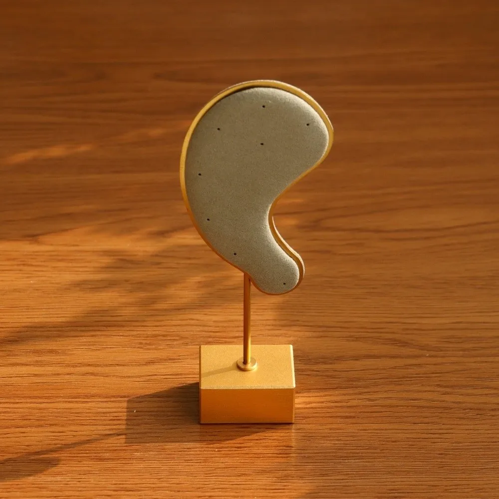 Подставка для серег в форме уха, демонстрационный манекен для серег, подвесная вешалка для серег, органайзер для ювелирных изделий из микрофибры, высококачественный держатель для хранения женских украшений
Подставка для серег в форме уха, демонстрационный манекен для серег, подвесная вешалка для серег, органайзер для ювелирных изделий из микрофибры, высококачественный держатель для хранения женских украшений