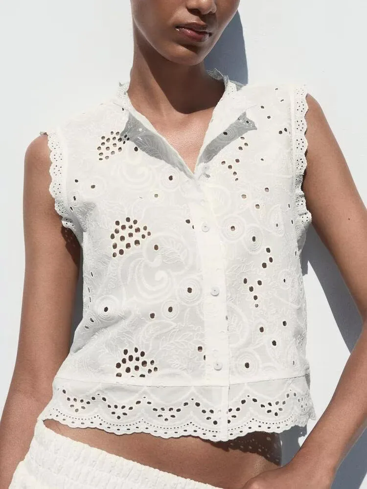 New Summer Women's Casual Svel Embroidered Hollow out round Ne Top Ethnic Stage Costume Simple Design Faionable
New Summer Women's Casual Svel Embroidered Hollow out round Ne Top Ethnic Stage Costume Simple Design Faionable