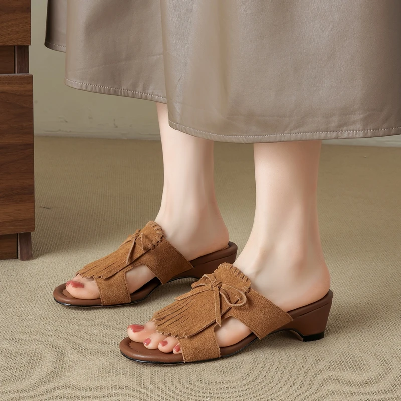 Women's new leather cow suede tassel bow retro comfortable breathable mid heel open toed fish mouth shoes fashion slippers
Women's new leather cow suede tassel bow retro comfortable breathable mid heel open toed fish mouth shoes fashion slippers
