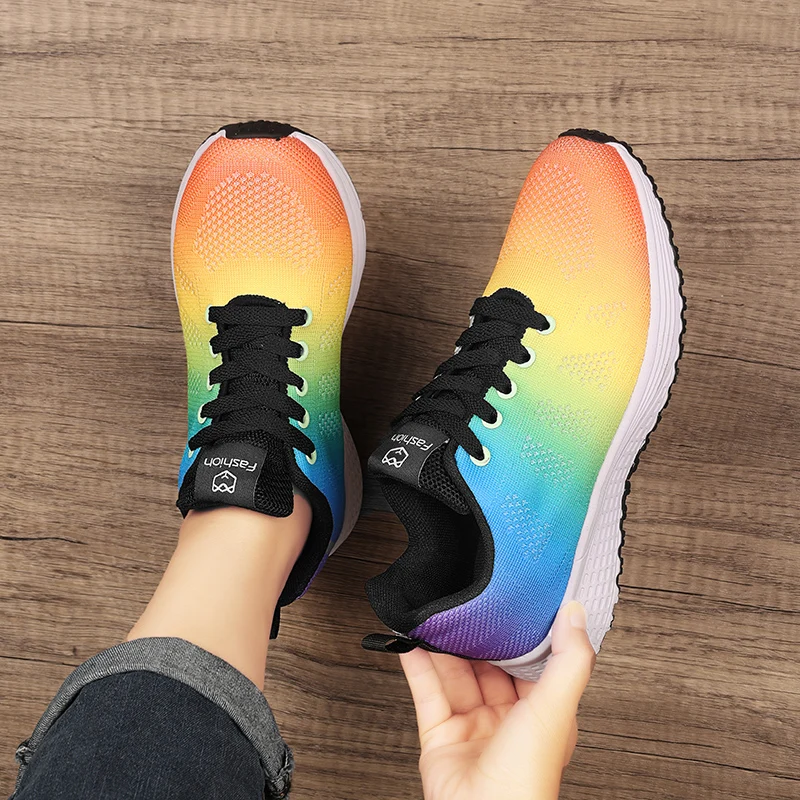 Женские кроссовки, сетчатые дышащие женские кроссовки, повседневная спортивная обувь для прогулок и бега, вулканизированная обувь на плоской подошве, женская обувь на шнуровке
Женские кроссовки, сетчатые дышащие женские кроссовки, повседневная спортивная обувь для прогулок и бега, вулканизированная обувь на плоской подошве, женская обувь на шнуровке