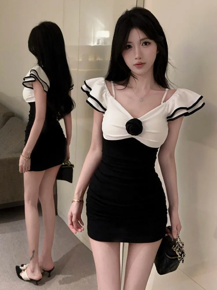 Black White Color Collision Pure Desire Spicy Girl Style Shoulder Bared Halter Dress with Lace Sleeve Design High Waist Slimm...
Black White Color Collision Pure Desire Spicy Girl Style Shoulder Bared Halter Dress with Lace Sleeve Design High Waist Slimm...