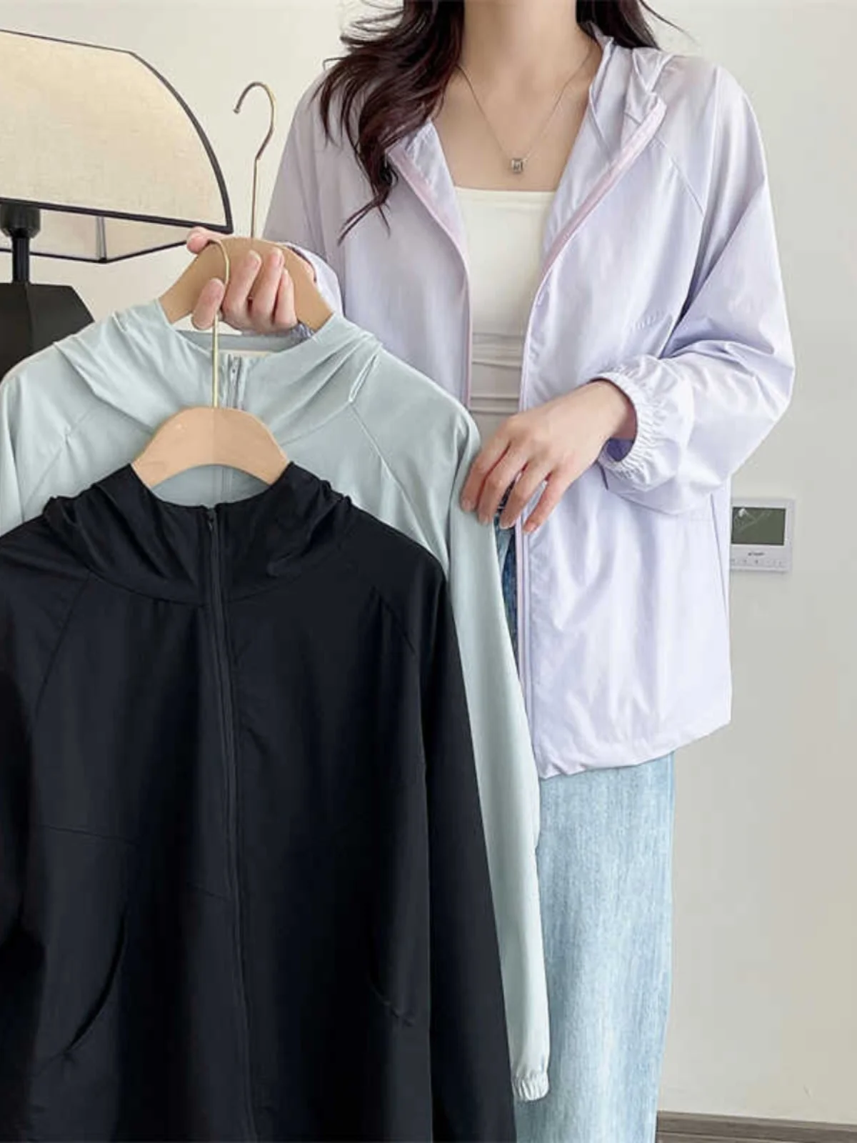 Ice Silk Women's Summer Loose Fit Lightweight Breathable Sun Protection Outerwear Quick Dry Coat Stylish plus Size Fashion
Ice Silk Women's Summer Loose Fit Lightweight Breathable Sun Protection Outerwear Quick Dry Coat Stylish plus Size Fashion