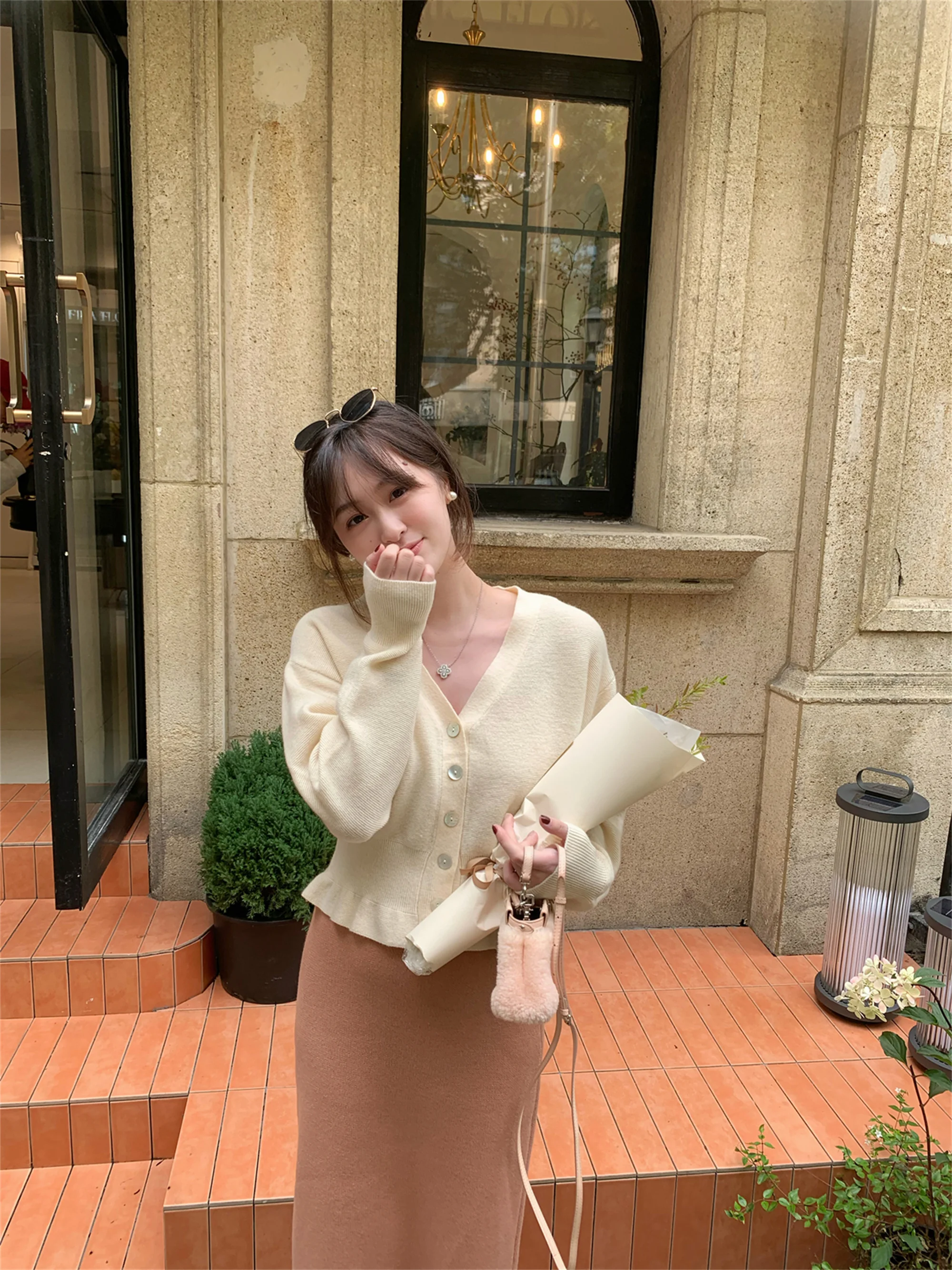 JAM Girl Alice Wool ell Buttoned Waist Inward Knitted Sweater Autumn V-ne Lace Swinging Inner Wear Cardigan Women
JAM Girl Alice Wool ell Buttoned Waist Inward Knitted Sweater Autumn V-ne Lace Swinging Inner Wear Cardigan Women