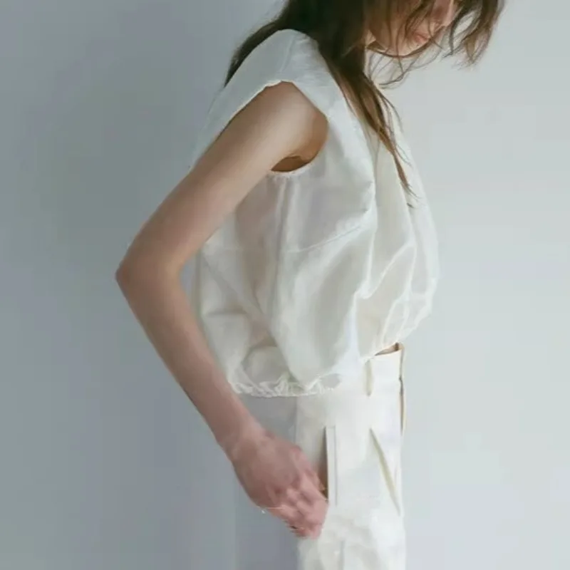 Gagarich Japanese Niche Pleated Vest Blouse 25 Summer New Product Niche Design Temperament Commuting Loose Top Women
Gagarich Japanese Niche Pleated Vest Blouse 25 Summer New Product Niche Design Temperament Commuting Loose Top Women
