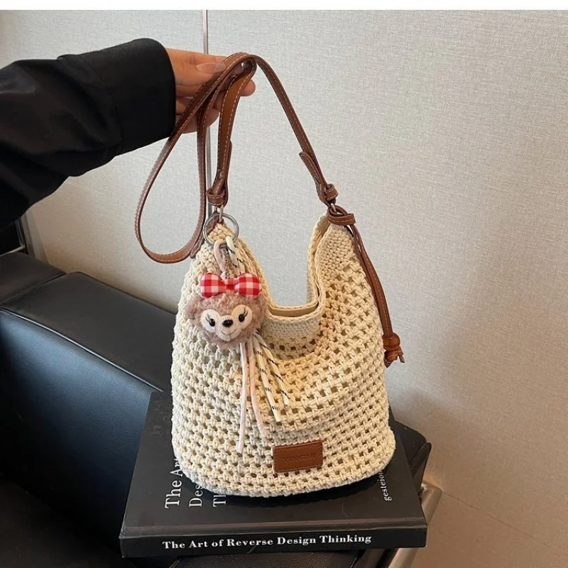 Minimalist Elegant Crossbody Bag For Business Women With Solid Color And Unique Letter Logo 
Minimalist Elegant Crossbody Bag For Business Women With Solid Color And Unique Letter Logo