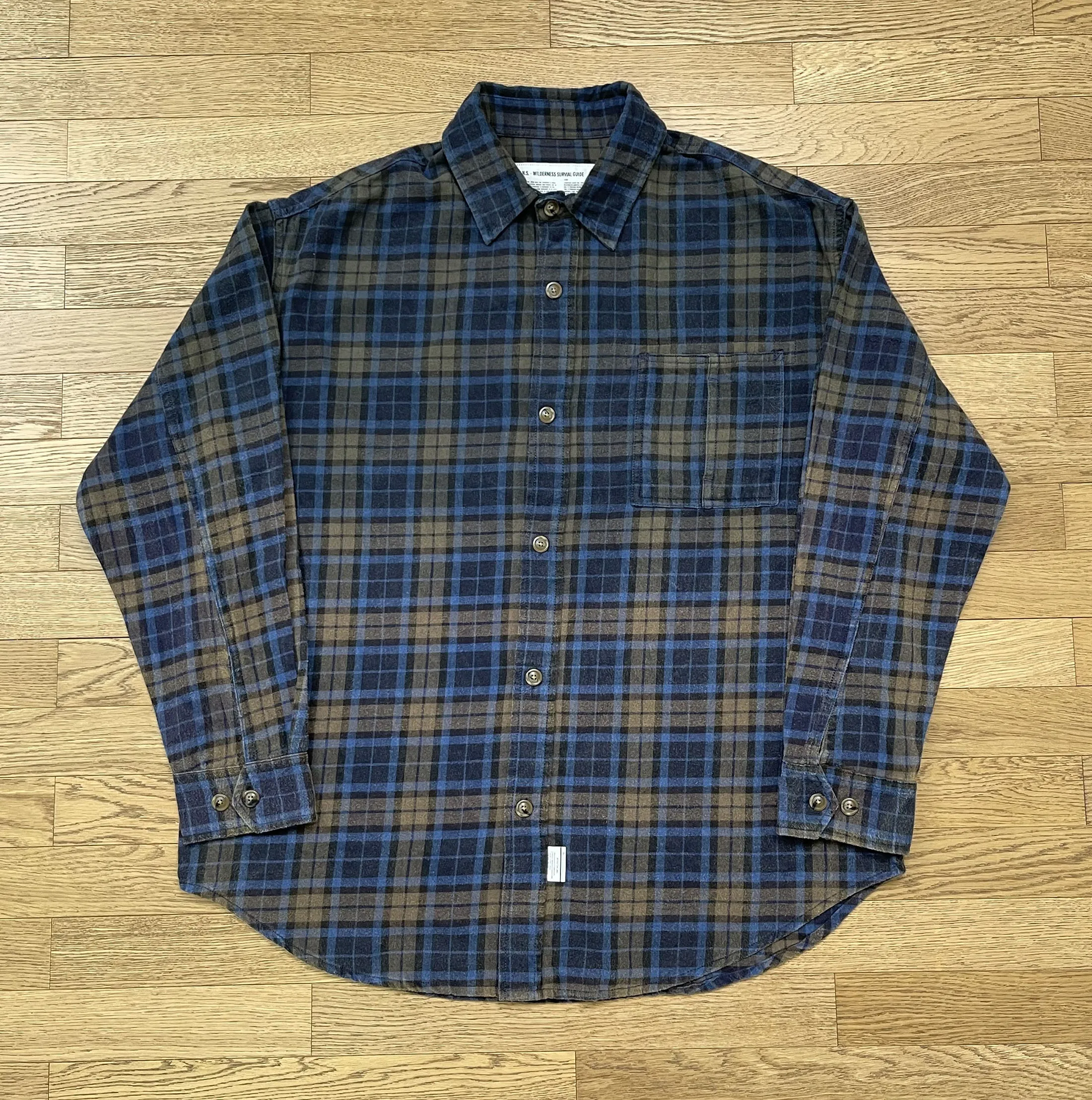 MADN Men's adient Color Blo Plaid irt Loose Fit Long Sve Casual irt Vintage White Label Youthful Sle
MADN Men's adient Color Blo Plaid irt Loose Fit Long Sve Casual irt Vintage White Label Youthful Sle