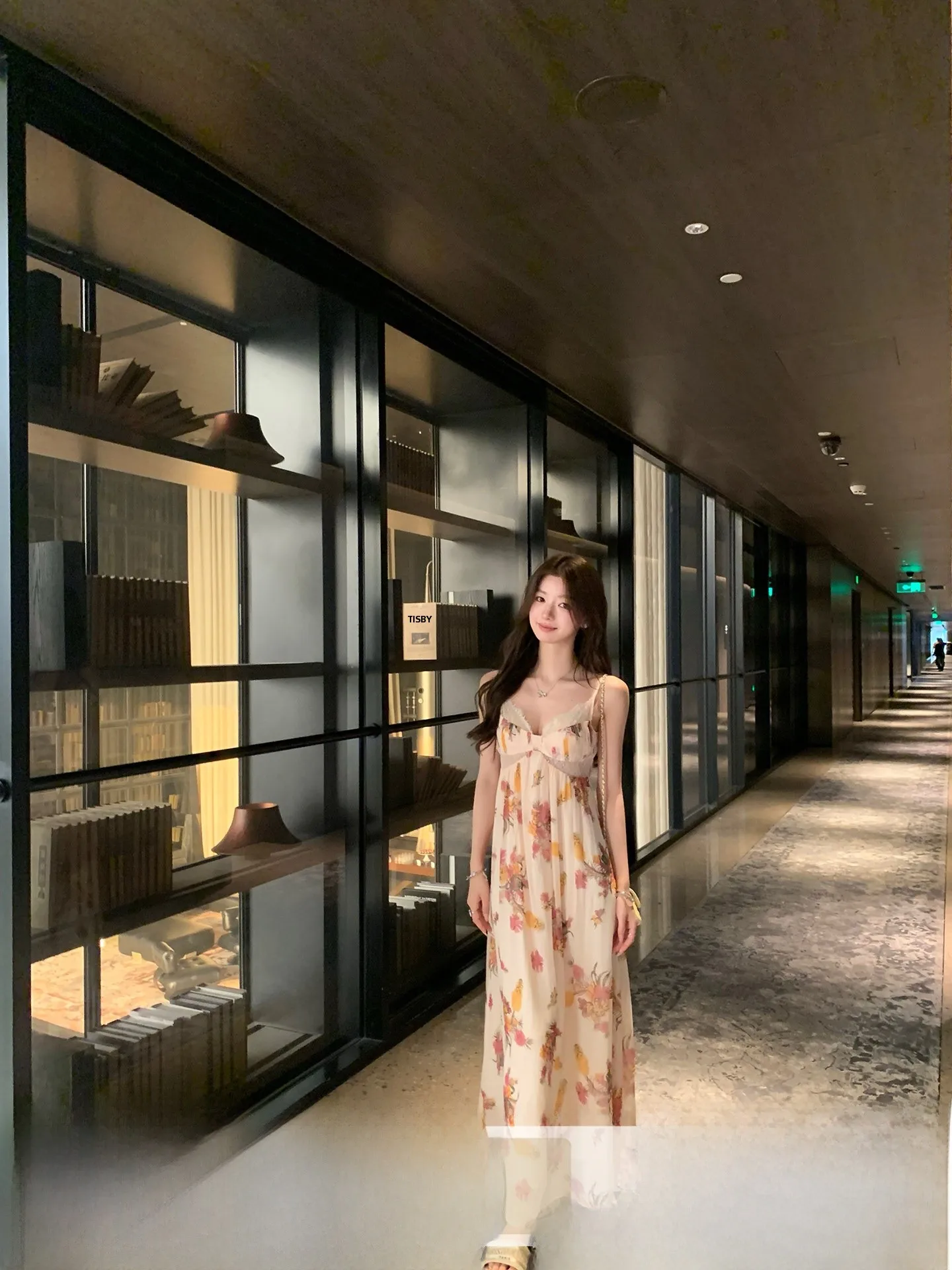 YOLI Zhang Yuli French South Flower Joint Loose V-neck Long Dress Women's Spring Holiday Style Casual Polyester Fiber Dress
YOLI Zhang Yuli French South Flower Joint Loose V-neck Long Dress Women's Spring Holiday Style Casual Polyester Fiber Dress