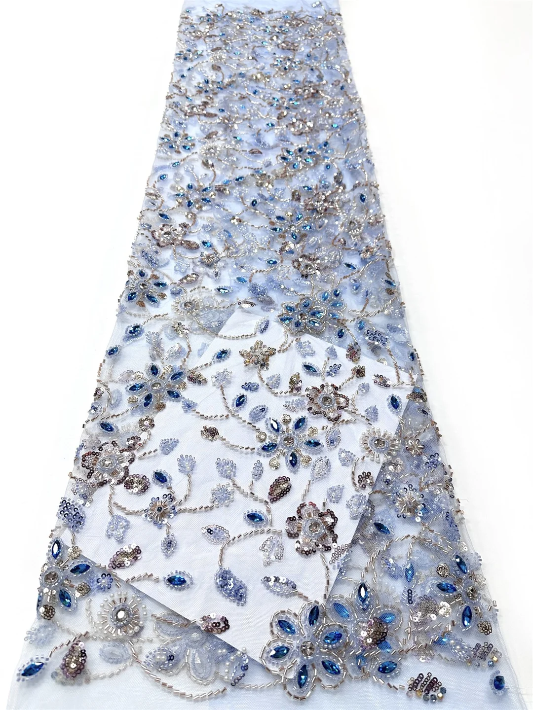 Новейшая кружевная ткань с африканскими бусинами и пайетками, высококачественная кружевная ткань 2026 года, нигерийская ткань с камнями для свадебного платья для женщин
Новейшая кружевная ткань с африканскими бусинами и пайетками, высококачественная кружевная ткань 2026 года, нигерийская ткань с камнями для свадебного платья для женщин