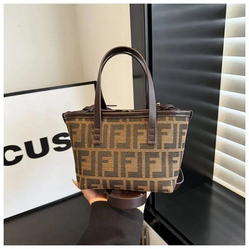 2025 New One Shoulder Mini Retro Canvas Handbag, Diagonal Cross Handheld Bucket, Premium Lightweight Luxury Small Handbag
2025 New One Shoulder Mini Retro Canvas Handbag, Diagonal Cross Handheld Bucket, Premium Lightweight Luxury Small Handbag