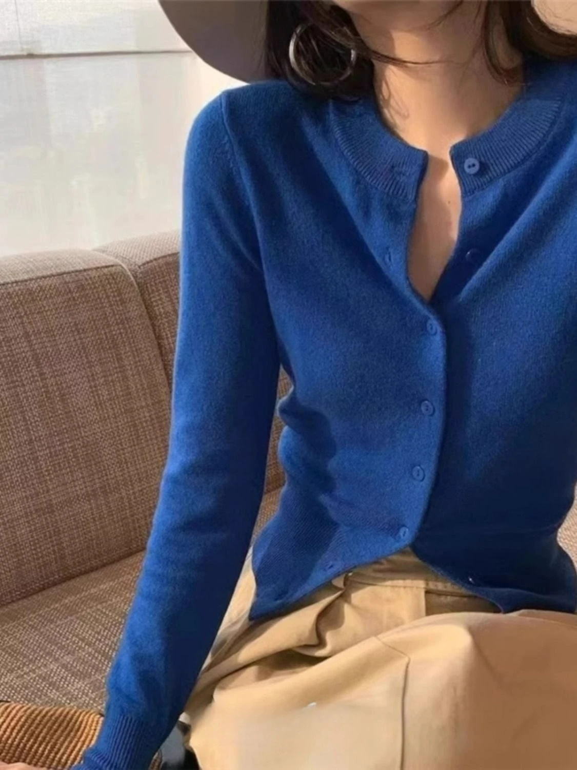 Slim Fit and Slimming Short Knitted Cardigan Top for Women's Autumn Winter New Round Neck Sweater Jacket
Slim Fit and Slimming Short Knitted Cardigan Top for Women's Autumn Winter New Round Neck Sweater Jacket
