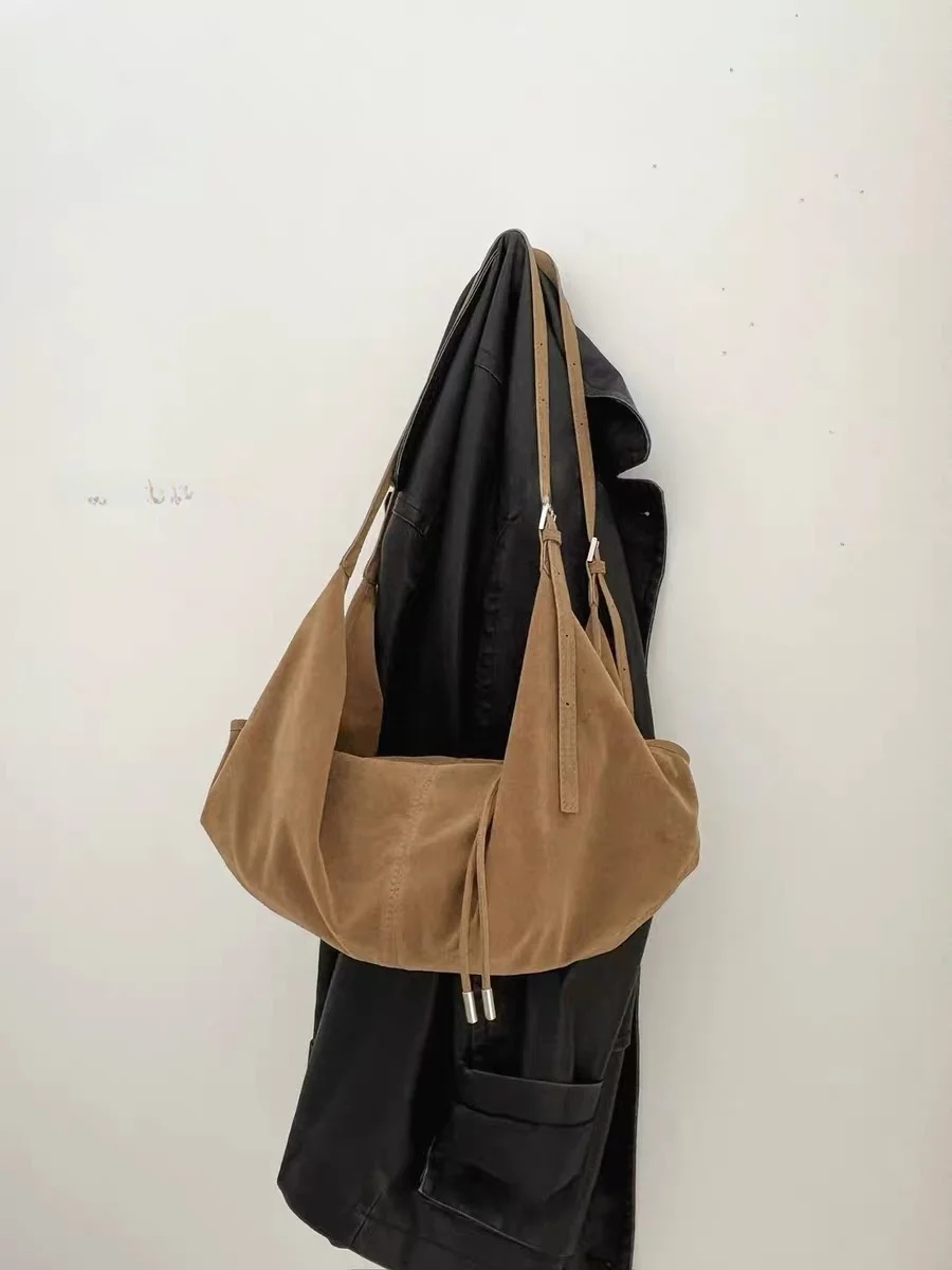 Бархатная парусная сумка в стиле ретро, сумка через плечо, универсальная корейская сумка на осень-зиму, новая модная молодежная повседневная цветная сумка...
Бархатная парусная сумка в стиле ретро, сумка через плечо, универсальная корейская сумка на осень-зиму, новая модная молодежная повседневная цветная сумка...