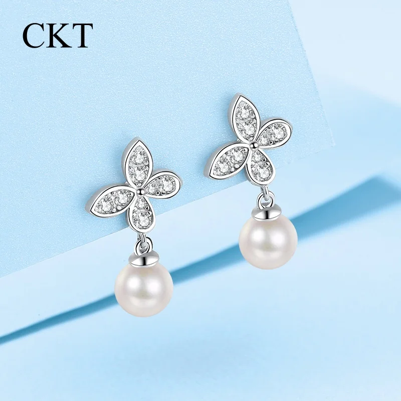 Platinum Pt950 Роскошные женские серьги-капли из белого золота 18 карат с жемчугом 6 мм, свадебные серьги-бабочки, муассанит, день рождения
Platinum Pt950 Роскошные женские серьги-капли из белого золота 18 карат с жемчугом 6 мм, свадебные серьги-бабочки, муассанит, день рождения