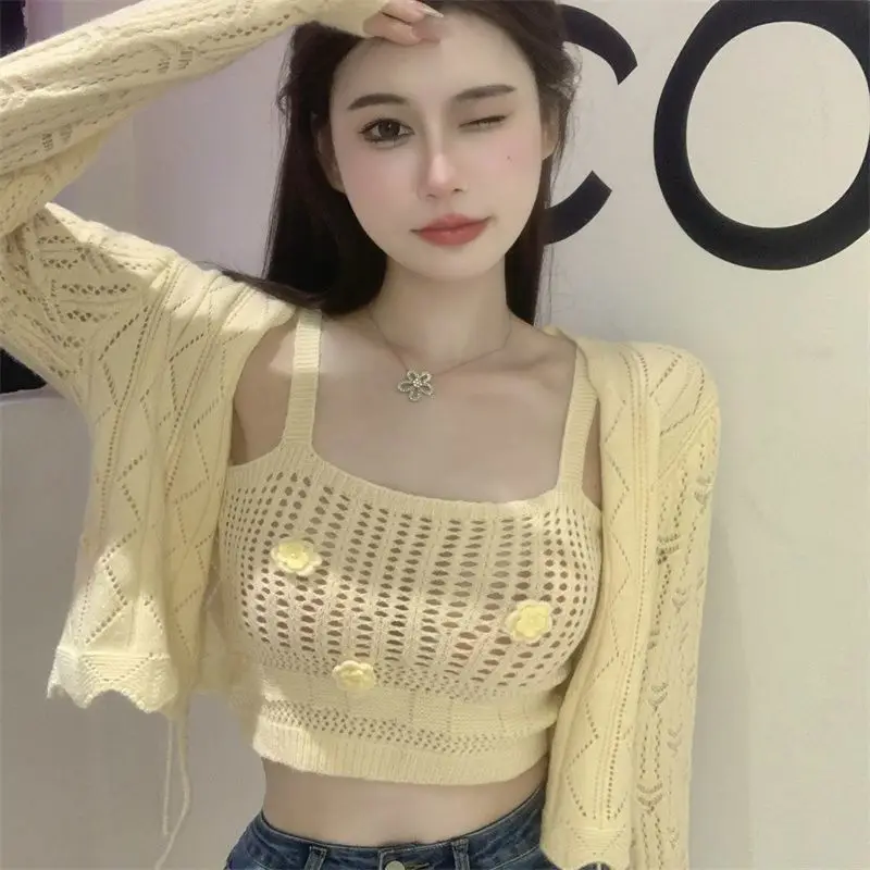 2025 Spring New Cardigans Two Piece Set Korean Fashion Long Sleeve Short Tops Sweet Flower Slimming Sling Vest Clothes
2025 Spring New Cardigans Two Piece Set Korean Fashion Long Sleeve Short Tops Sweet Flower Slimming Sling Vest Clothes