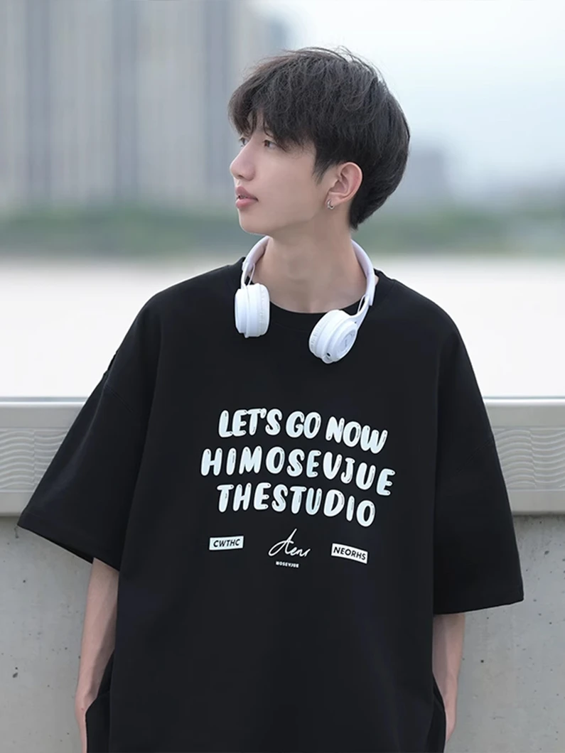 Японская летняя футболка для мальчиков с коротким рукавом, высококачественная, из чесаного хлопка, модная, повседневная, свободного кроя
Японская летняя футболка для мальчиков с коротким рукавом, высококачественная, из чесаного хлопка, модная, повседневная, свободного кроя