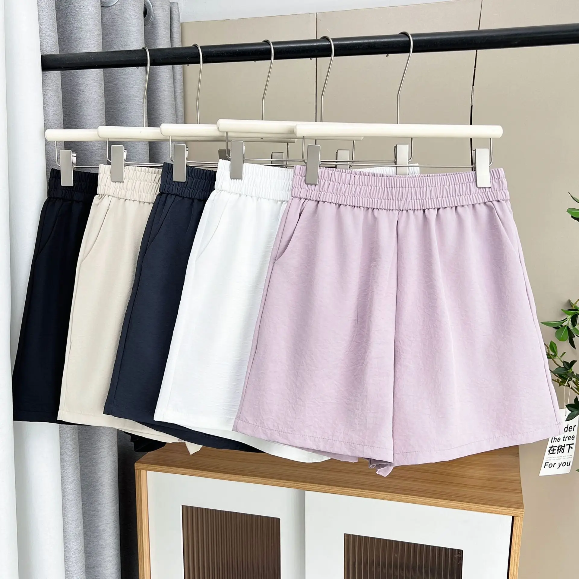 2025 Summer Plus Size Women's Shorts New Simple Elastic Waist 100KG Casual Wide Leg Hot Pants 8618
2025 Summer Plus Size Women's Shorts New Simple Elastic Waist 100KG Casual Wide Leg Hot Pants 8618