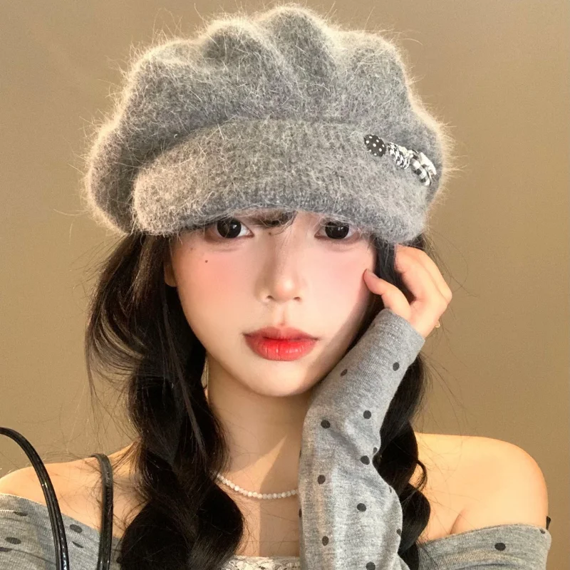 Retro Ladies' Literary Knit Hat Winter Warm Fleece Beret Versatile Windproof Outdoor Decorative Hat Unique Gray Y2k Button Cap
Retro Ladies' Literary Knit Hat Winter Warm Fleece Beret Versatile Windproof Outdoor Decorative Hat Unique Gray Y2k Button Cap