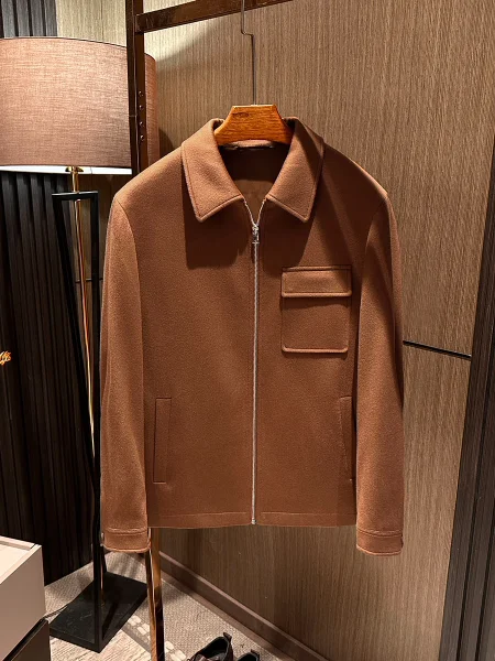 High-Quali Men's Woolen Jaet Collared Versatile Autumn Winter New Sle Full-Merino All-Weather Faionable Stand Fit
High-Quali Men's Woolen Jaet Collared Versatile Autumn Winter New Sle Full-Merino All-Weather Faionable Stand Fit