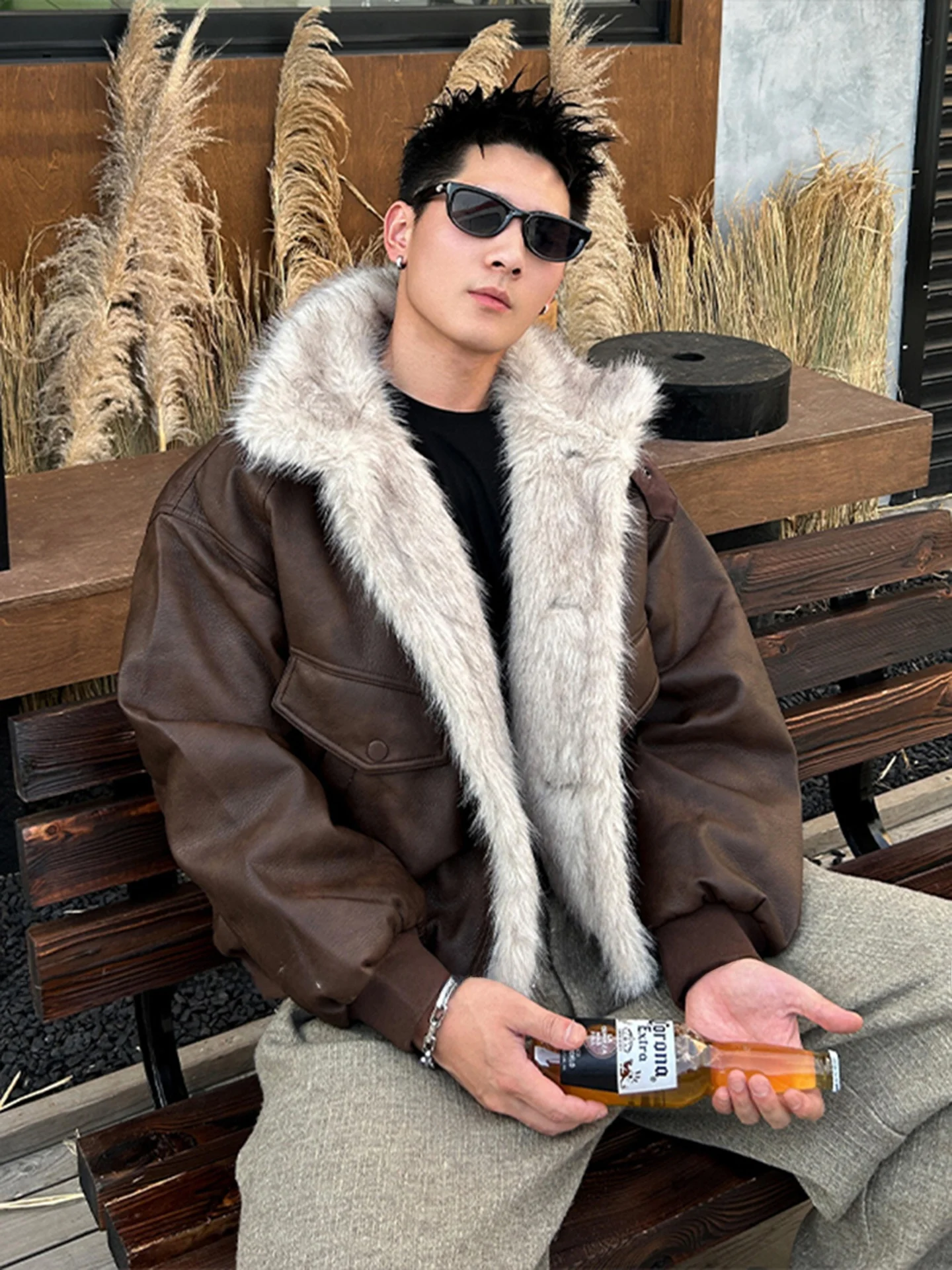 Мужская зимняя утепленная куртка из хлопка с коричневым меховым воротником, с интегрированным мехом, молодежная, повседневная, приталенного кроя
Мужская зимняя утепленная куртка из хлопка с коричневым меховым воротником, с интегрированным мехом, молодежная, повседневная, приталенного кроя