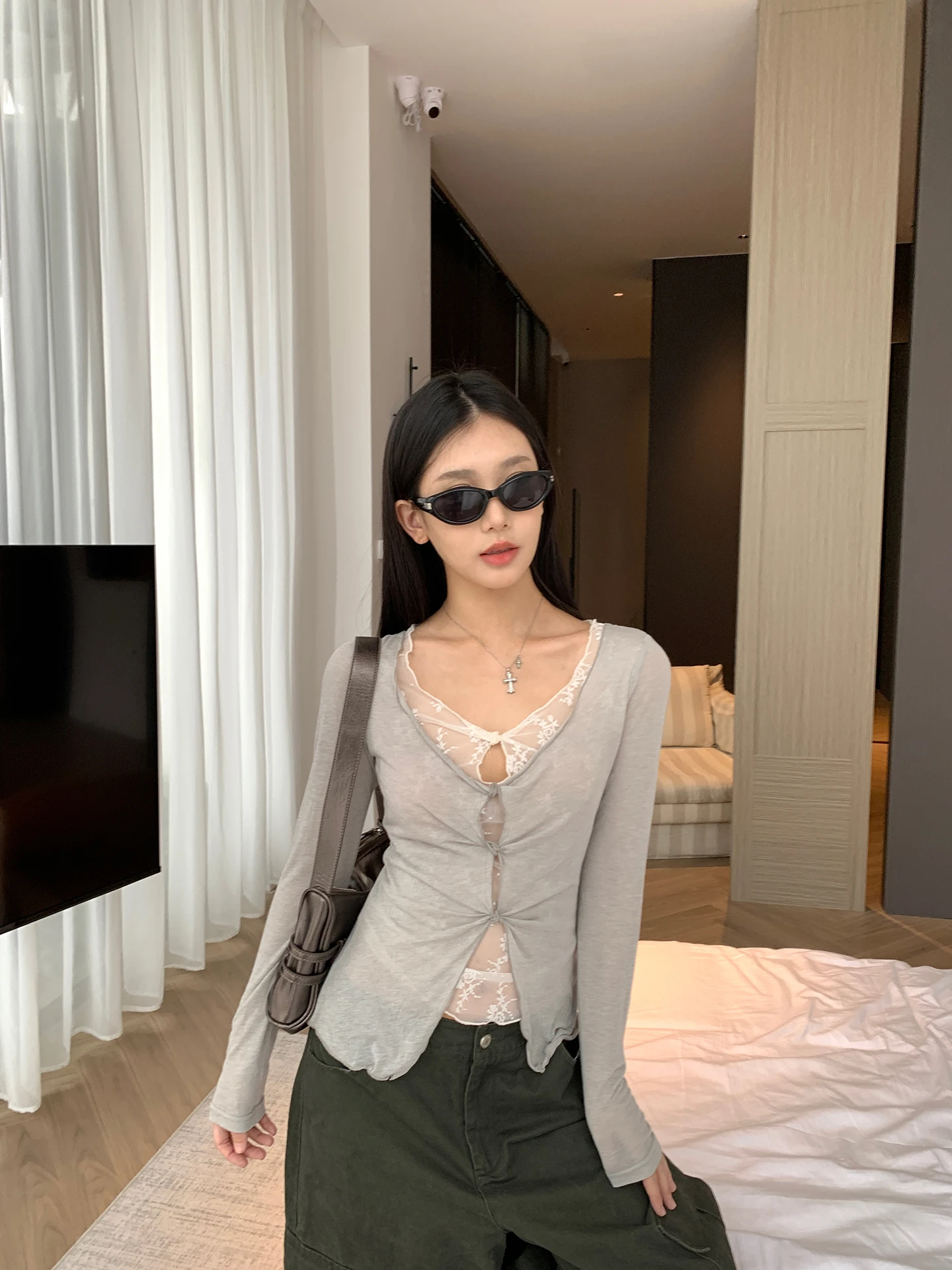 Новая весенняя женская футболка с кружевной основой irt Long Sve Slim Fit, красный топ Personali Museum Commute Sle ay Hot Girl Top
Новая весенняя женская футболка с кружевной основой irt Long Sve Slim Fit, красный топ Personali Museum Commute Sle ay Hot Girl Top