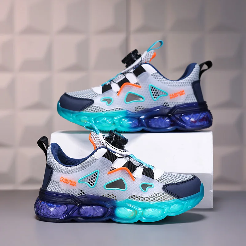 New summer children's casual sneakers hot-spread breathable mesh surface is refreshing and cool, not easy to stuffy
New summer children's casual sneakers hot-spread breathable mesh surface is refreshing and cool, not easy to stuffy