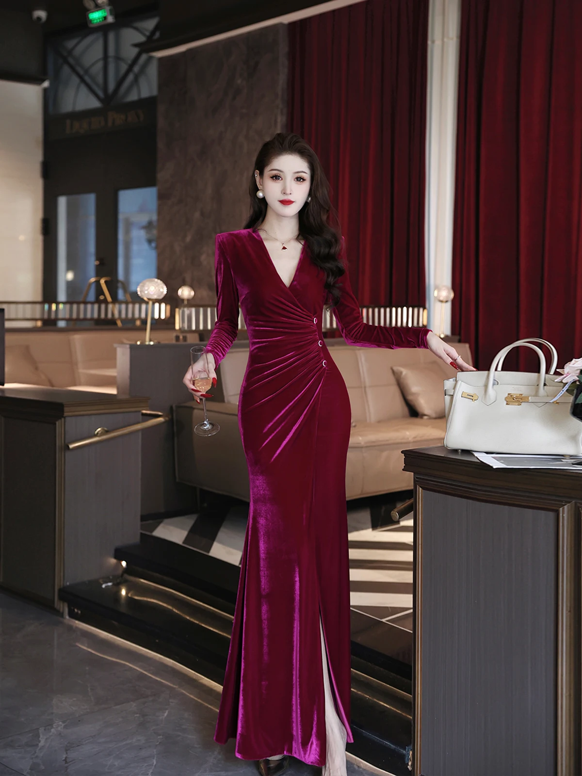 Вельветовое длинное платье с завышенной талией, модное, на молнии, облегающее, подходит для повседневной носки
Вельветовое длинное платье с завышенной талией, модное, на молнии, облегающее, подходит для повседневной носки