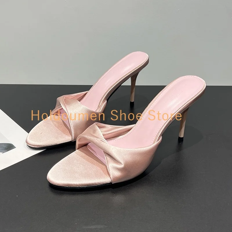 Good Quality Satin Fashion Pleat Knot Peep Toe Slipper Summer Sexy Dress Stiletto Slipper Black White Pink Three Color Versatile
Good Quality Satin Fashion Pleat Knot Peep Toe Slipper Summer Sexy Dress Stiletto Slipper Black White Pink Three Color Versatile