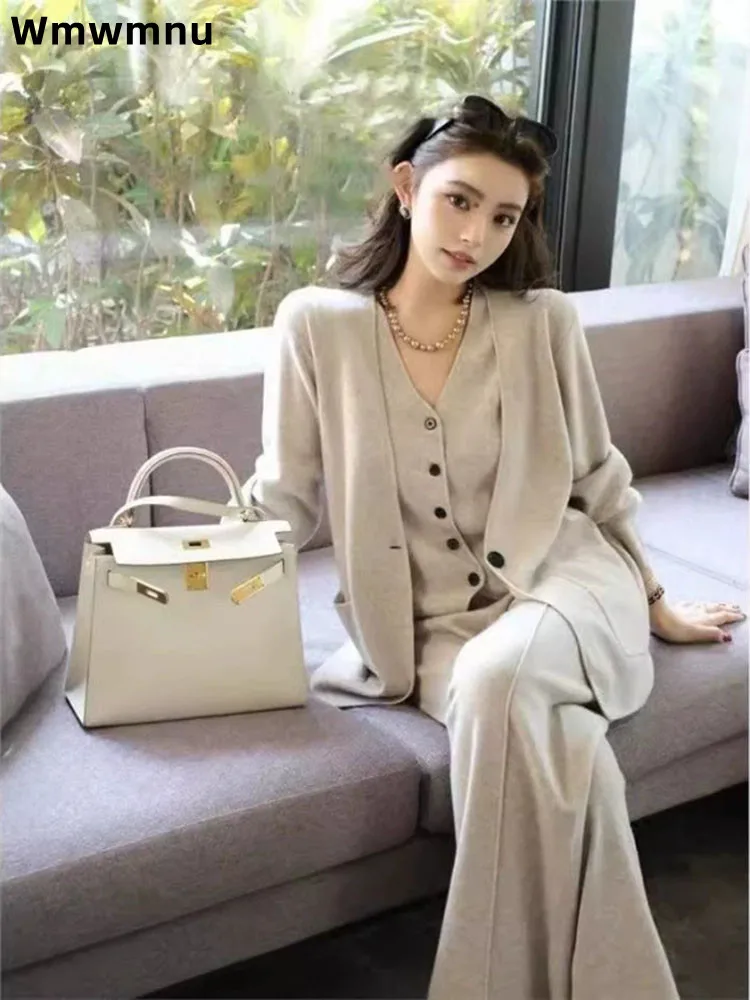 Elegant Women's V-Neck Casual 3 Piece Conjunto Office Baggy Fashion Knitted Sets Loose Streetwear Wide Leg New Pants Outfit
Elegant Women's V-Neck Casual 3 Piece Conjunto Office Baggy Fashion Knitted Sets Loose Streetwear Wide Leg New Pants Outfit