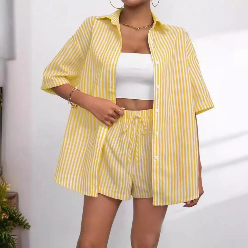 Summer New Women's Short-sleeved Shorts Casual Set Fashionable Simple And Elegant Solid Color Two-piece Sets Lounge Outfit
Summer New Women's Short-sleeved Shorts Casual Set Fashionable Simple And Elegant Solid Color Two-piece Sets Lounge Outfit