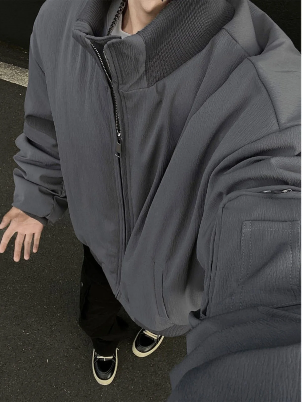 Мужская зимняя куртка-бомбер из хлопка в американском стиле, рабочая одежда, хлопковая бейсбольная куртка с воротником-стойкой, теплая
Мужская зимняя куртка-бомбер из хлопка в американском стиле, рабочая одежда, хлопковая бейсбольная куртка с воротником-стойкой, теплая