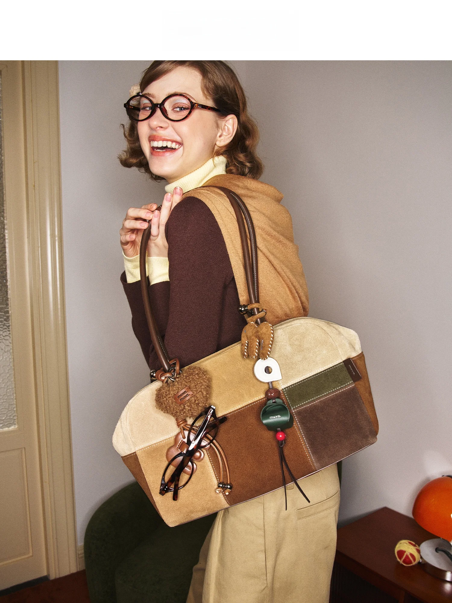 Muva Boston Shoulder Bag Vintage Artistic Large Capacity Velvet Patchwork Autumn Winter Women's Handbag Soft Leather Purse
Muva Boston Shoulder Bag Vintage Artistic Large Capacity Velvet Patchwork Autumn Winter Women's Handbag Soft Leather Purse