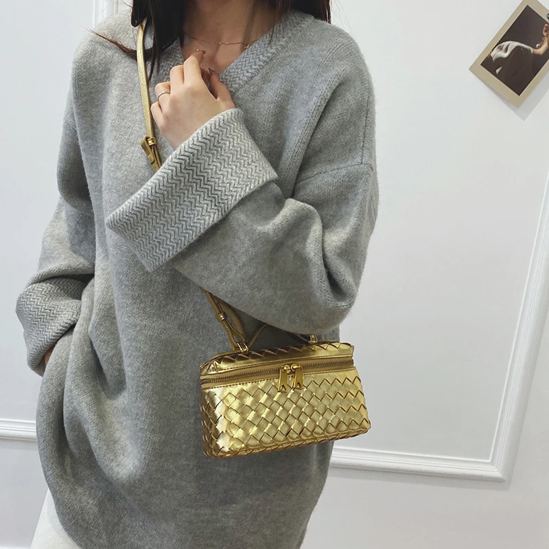Premium Leather Crossbody Bag For Ladies, Elegant And Durable Handbag, Luxury Brand Perfect For Shopping
Premium Leather Crossbody Bag For Ladies, Elegant And Durable Handbag, Luxury Brand Perfect For Shopping