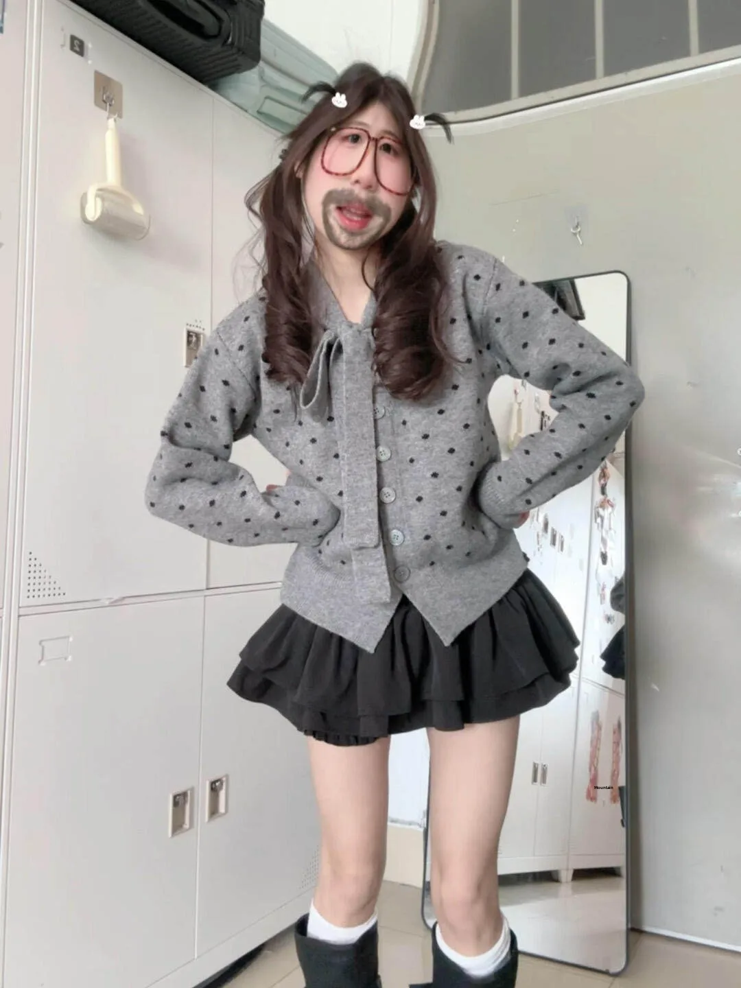 Women's Knitted Knot Cardigan Inner Wear Polka Dot Sweater Outer Jacket Miu Style High End Feeling Spring Commute
Women's Knitted Knot Cardigan Inner Wear Polka Dot Sweater Outer Jacket Miu Style High End Feeling Spring Commute