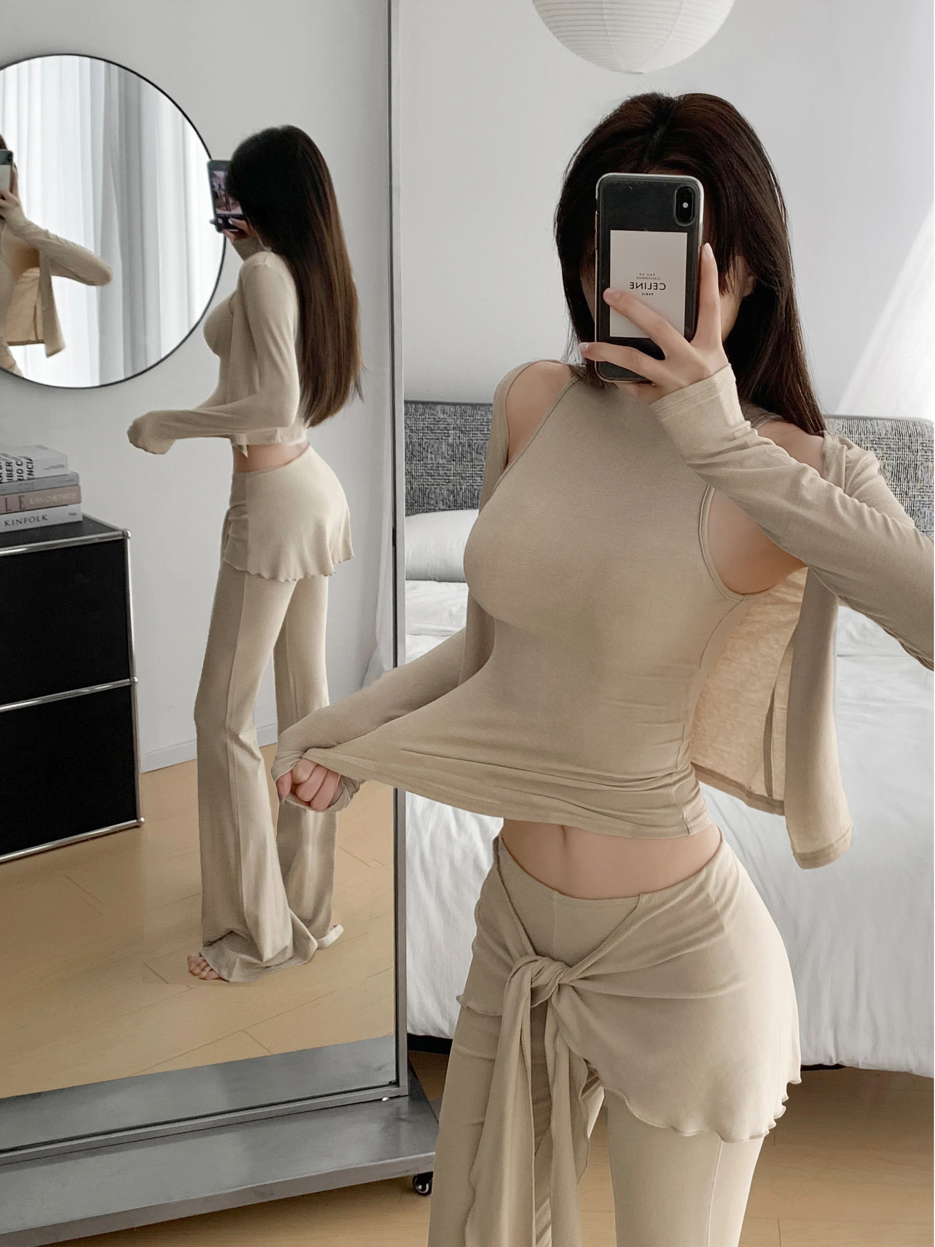 Low-Waist Short Skirt Panelled Bell Bottoms Casual Frayed Ankle-Length Pants for Women by Zhang Zi Trendy Leggings
Low-Waist Short Skirt Panelled Bell Bottoms Casual Frayed Ankle-Length Pants for Women by Zhang Zi Trendy Leggings