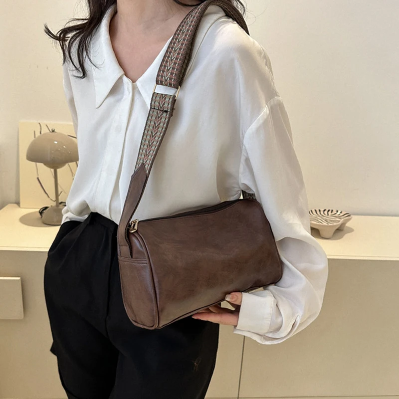 Vintage Shoulder Bag For Women Fashion Wide Strap Crossbody Bag Retro Pillow Messenger Handbag Ladies Tote Clutchs bag luxury
Vintage Shoulder Bag For Women Fashion Wide Strap Crossbody Bag Retro Pillow Messenger Handbag Ladies Tote Clutchs bag luxury