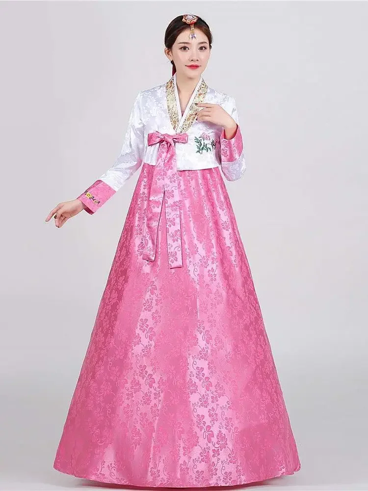 Женское платье в стиле ретро
Женское платье в стиле ретро